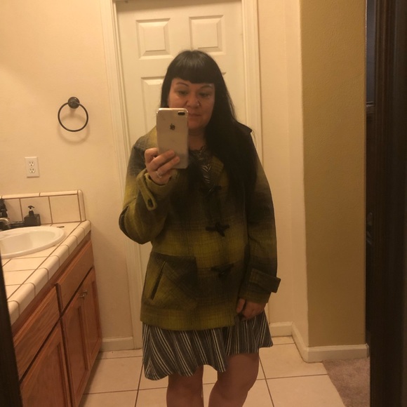 Green pea coat - Picture 2 of 2